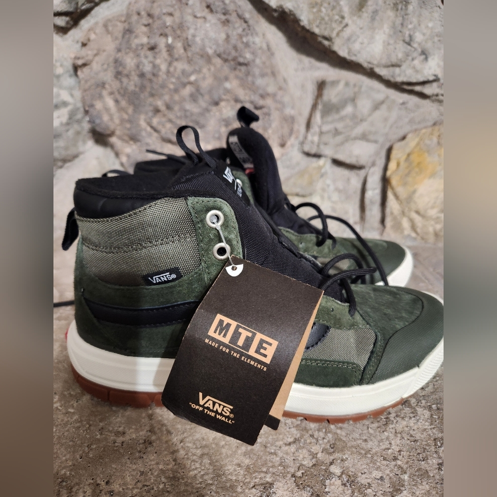 Vans UltraRange Exo Hi MTE- M 7.0 W 8.5